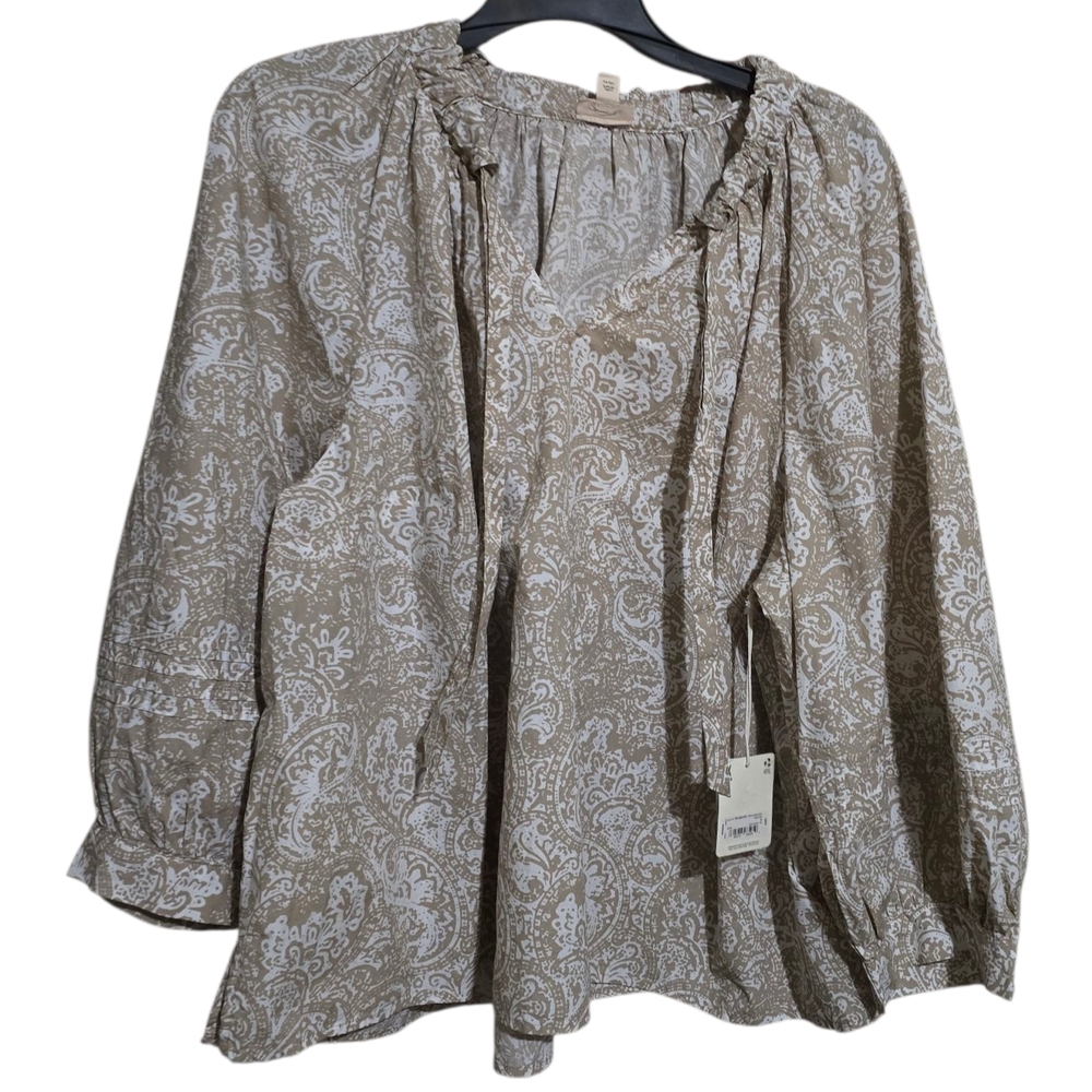 🎉REDUCED TODAY 🎉NEW a.n.a Beige and White Paisley Blouse